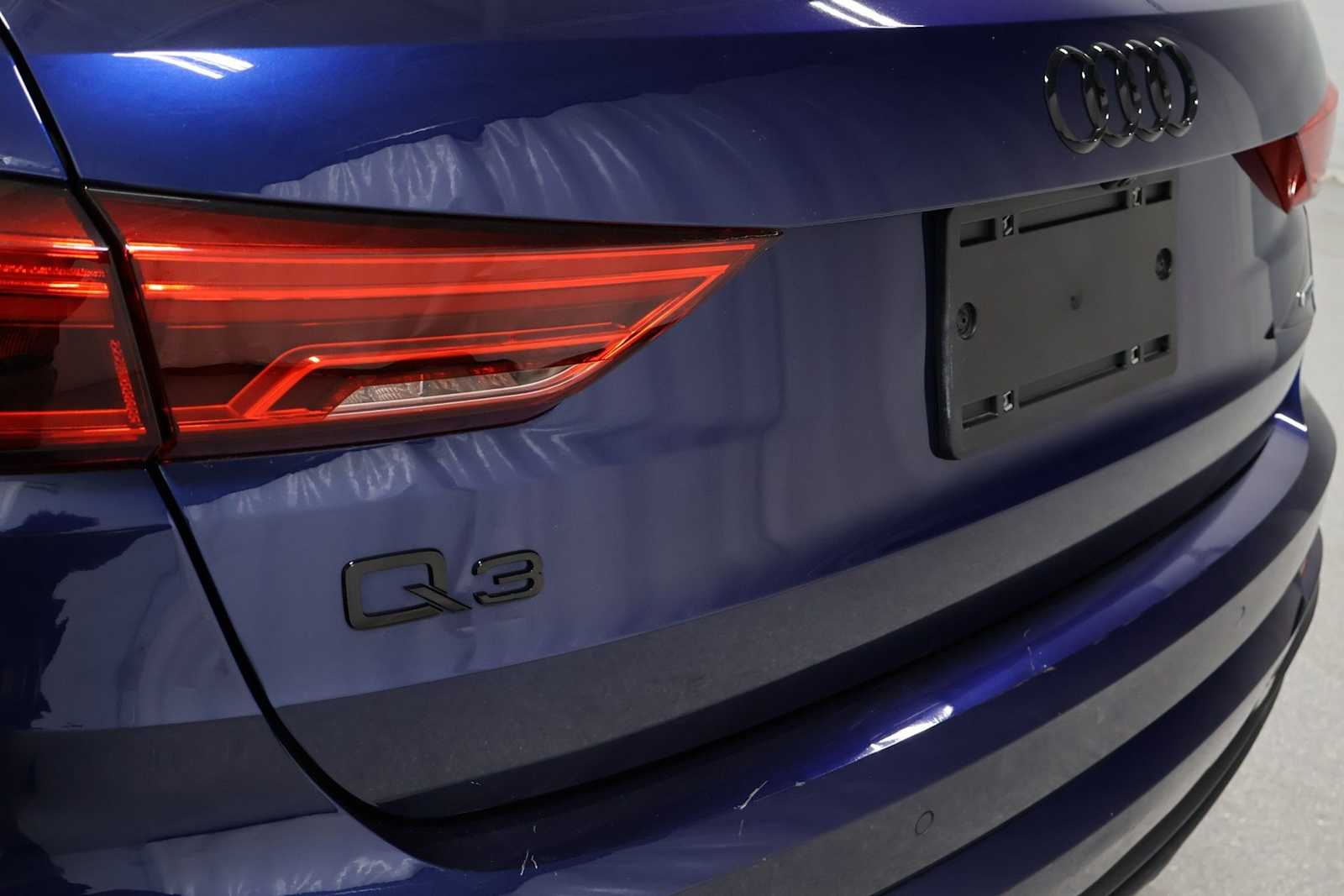 Thumbnail: 2023 Audi Q3 - 8