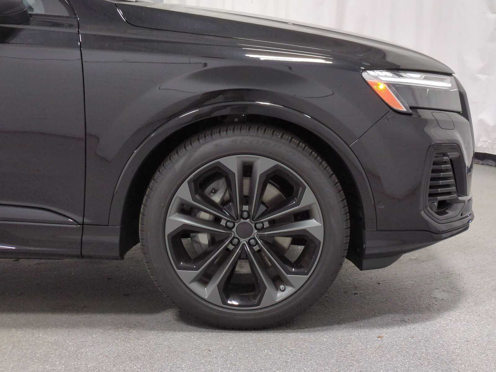 Thumbnail: 2026 Audi Q7 - 11