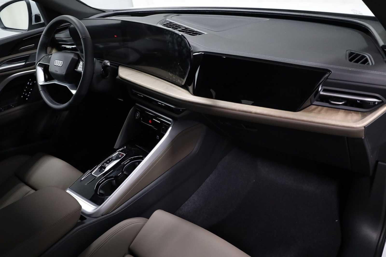 Thumbnail: 2025 Audi Q5 - 6