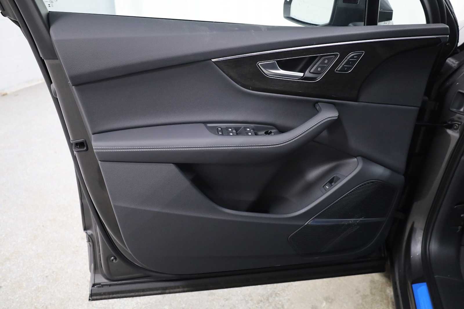 Thumbnail: 2026 Audi Q7 - 16