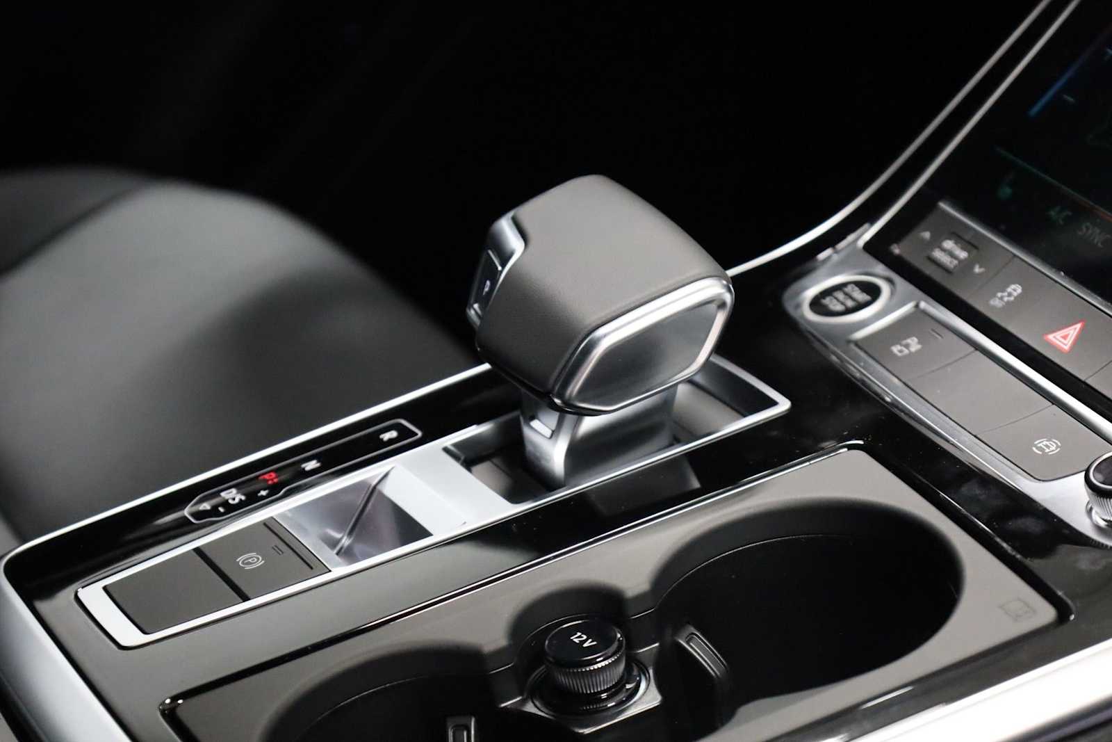 Thumbnail: 2025 Audi Q8 - 19