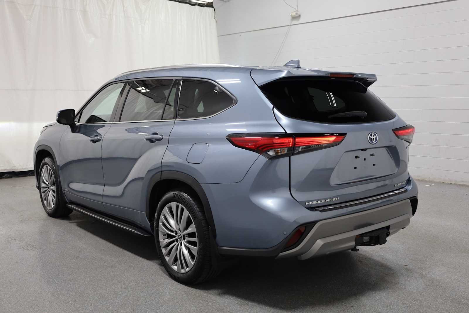 2022 Toyota Highlander Hybrid Platinum photo 3