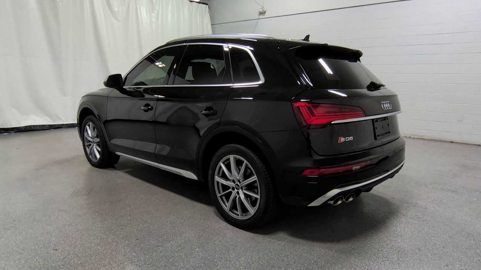 2023 Audi SQ5 Premium Plus photo 2