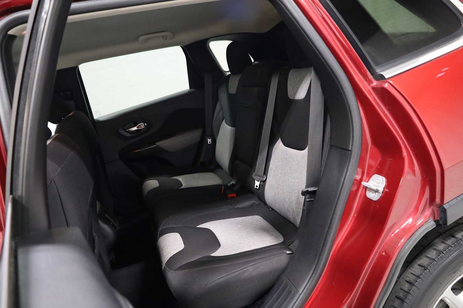 Thumbnail: 2014 Jeep Cherokee - 31