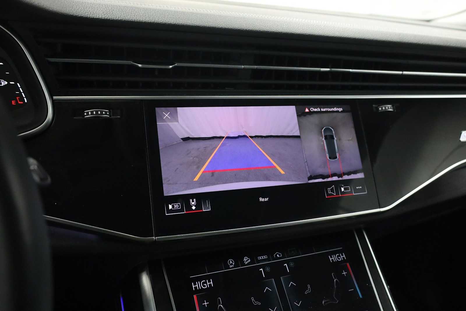 Thumbnail: 2023 Audi Q8 - 31