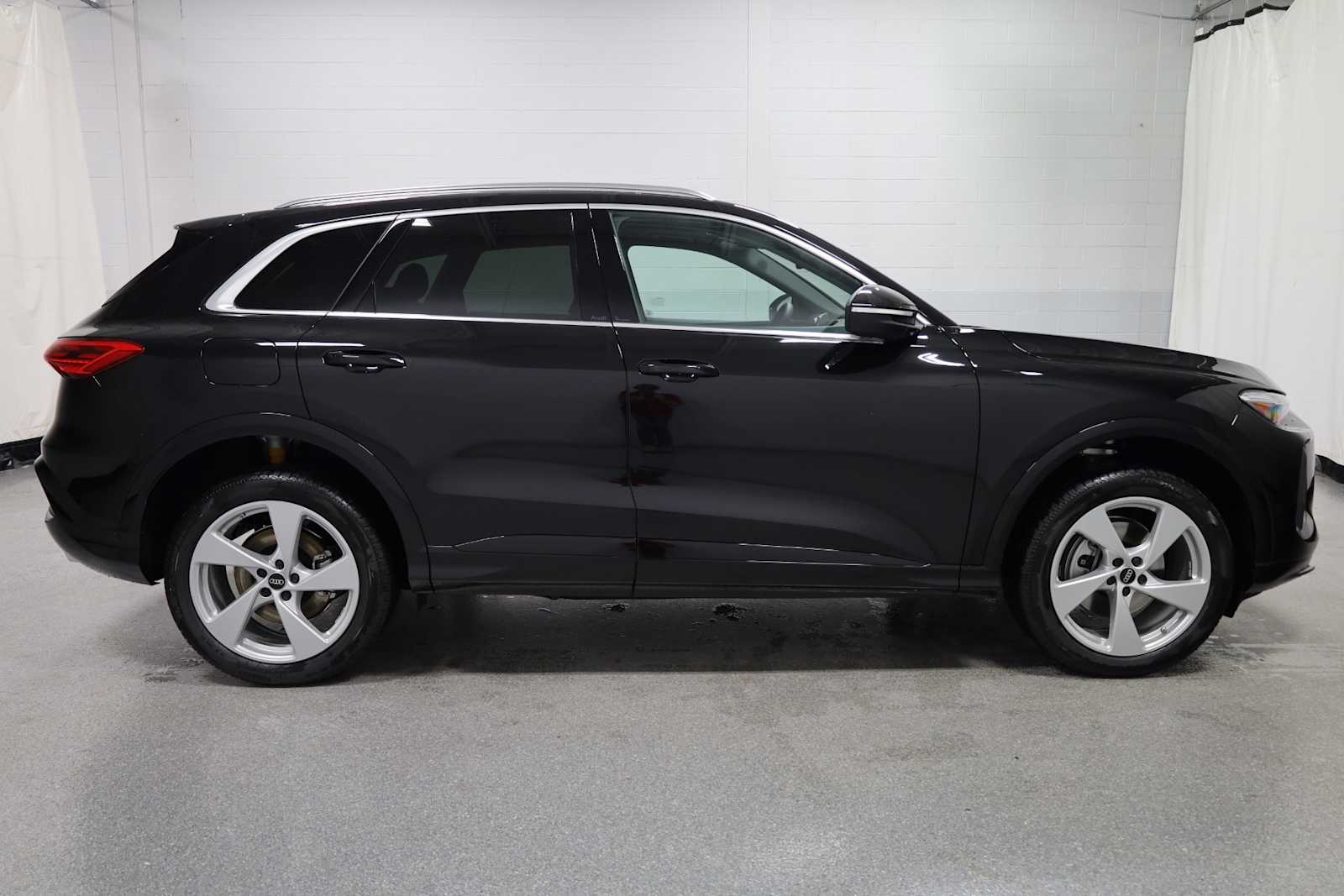 Thumbnail: 2025 Audi Q5 - 10