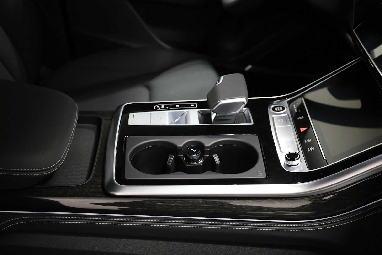 Thumbnail: 2026 Audi Q8 - 20