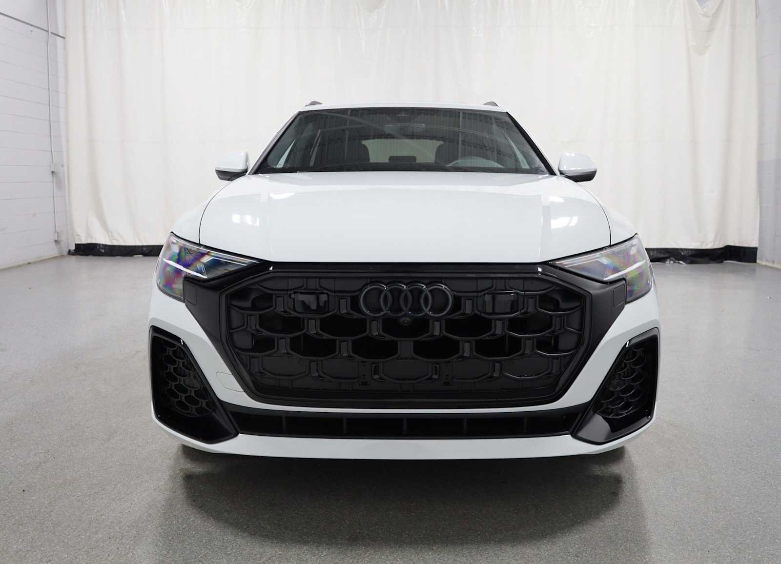 Thumbnail: 2026 Audi Q8 - 14