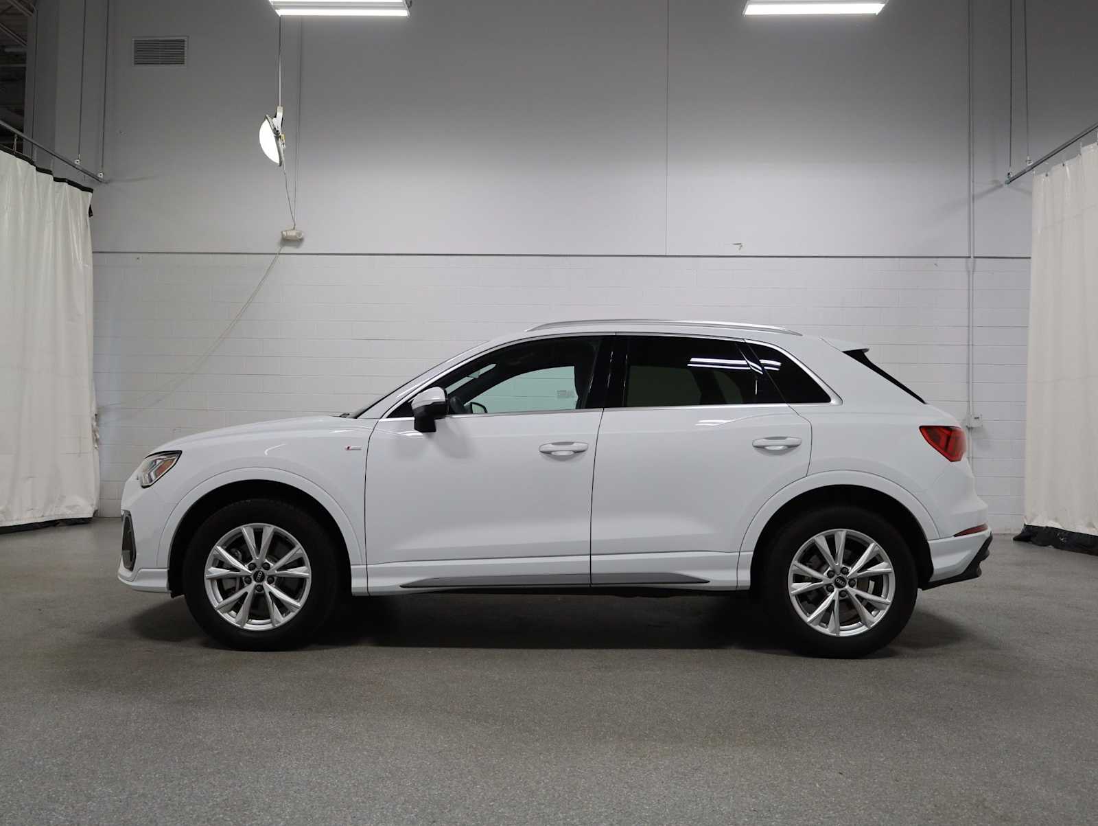 Thumbnail: 2025 Audi Q3 - 2