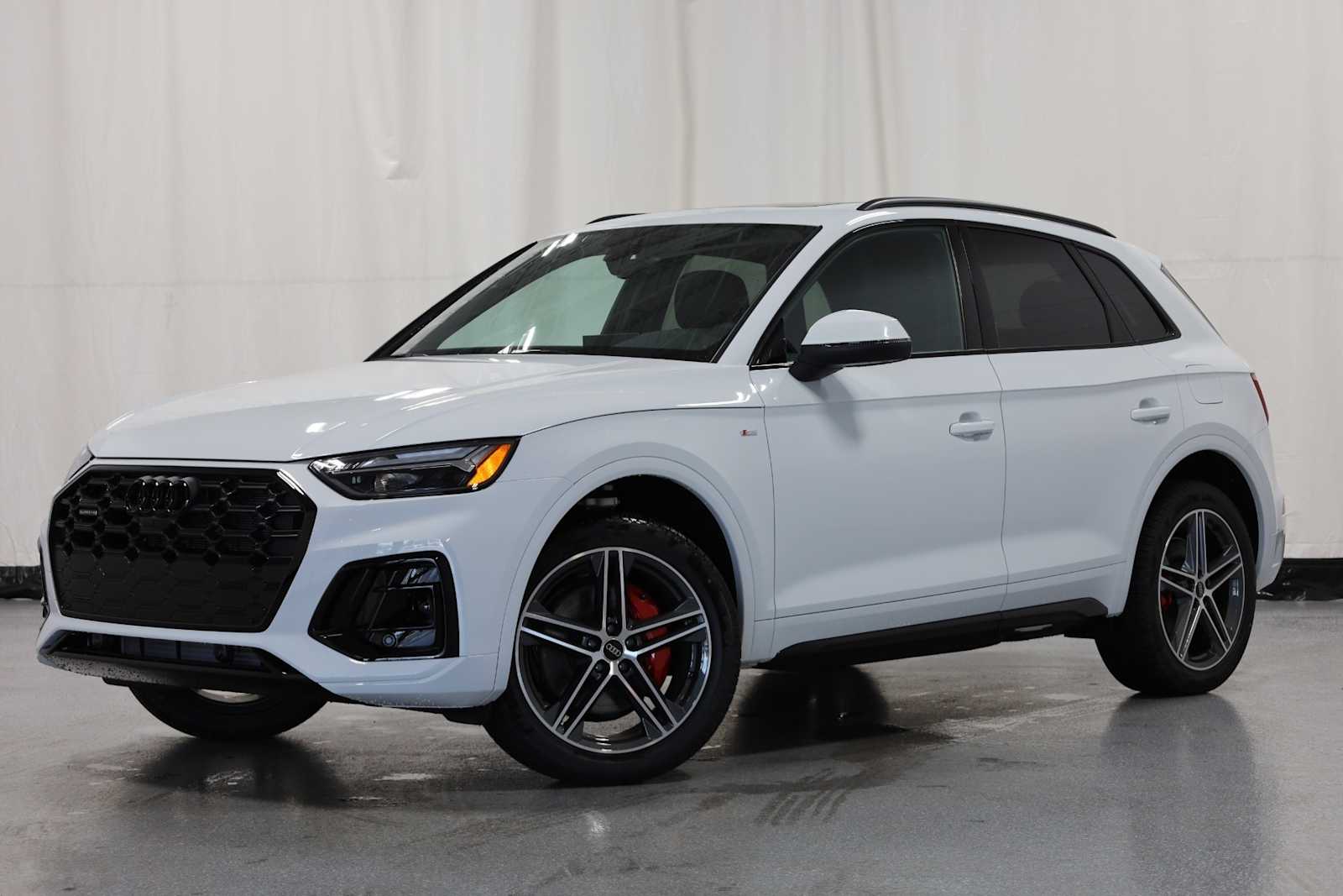 2024 Audi Q5 e Premium Plus Hero Image