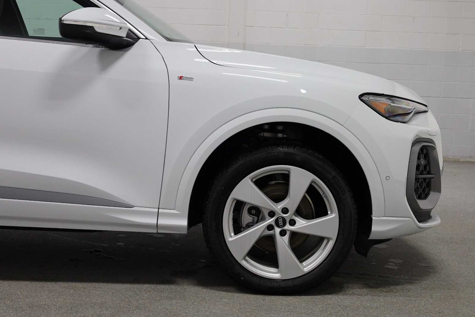 Thumbnail: 2025 Audi Q5 - 11