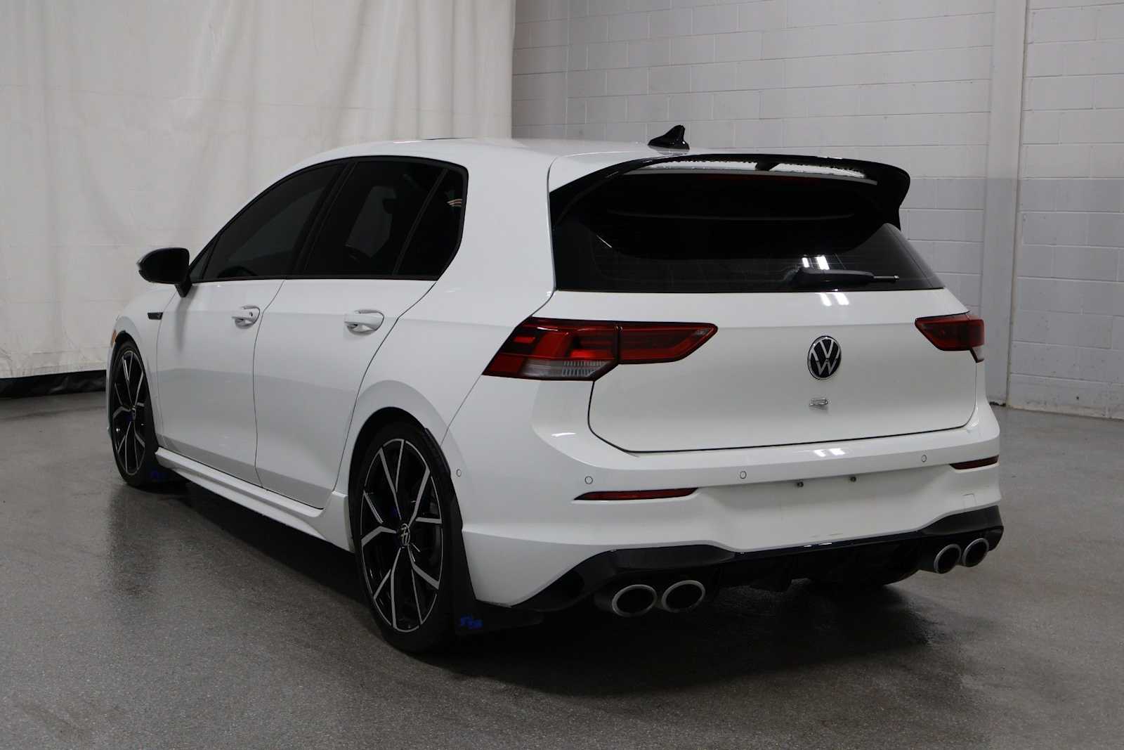 Thumbnail: 2023 Volkswagen Golf - 3