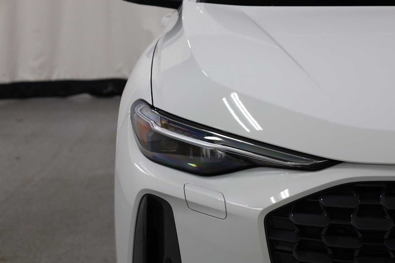 Thumbnail: 2025 Audi Q5 - 15