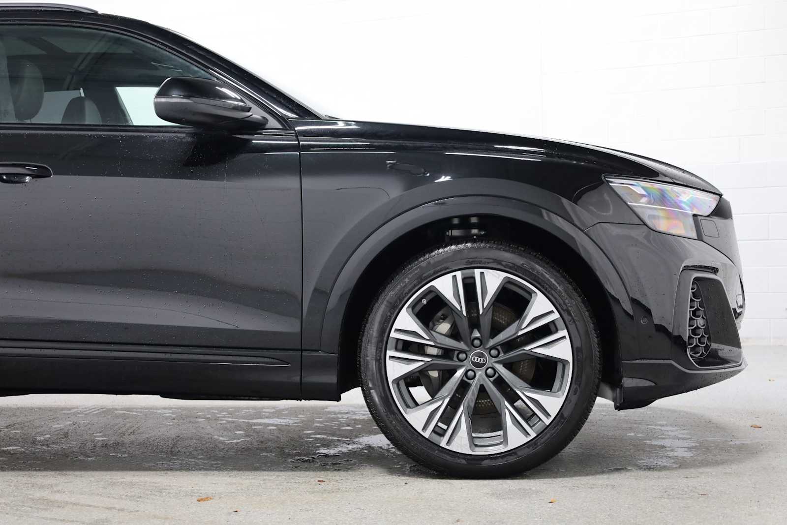 2025 Audi Q8 55 Prestige photo 4