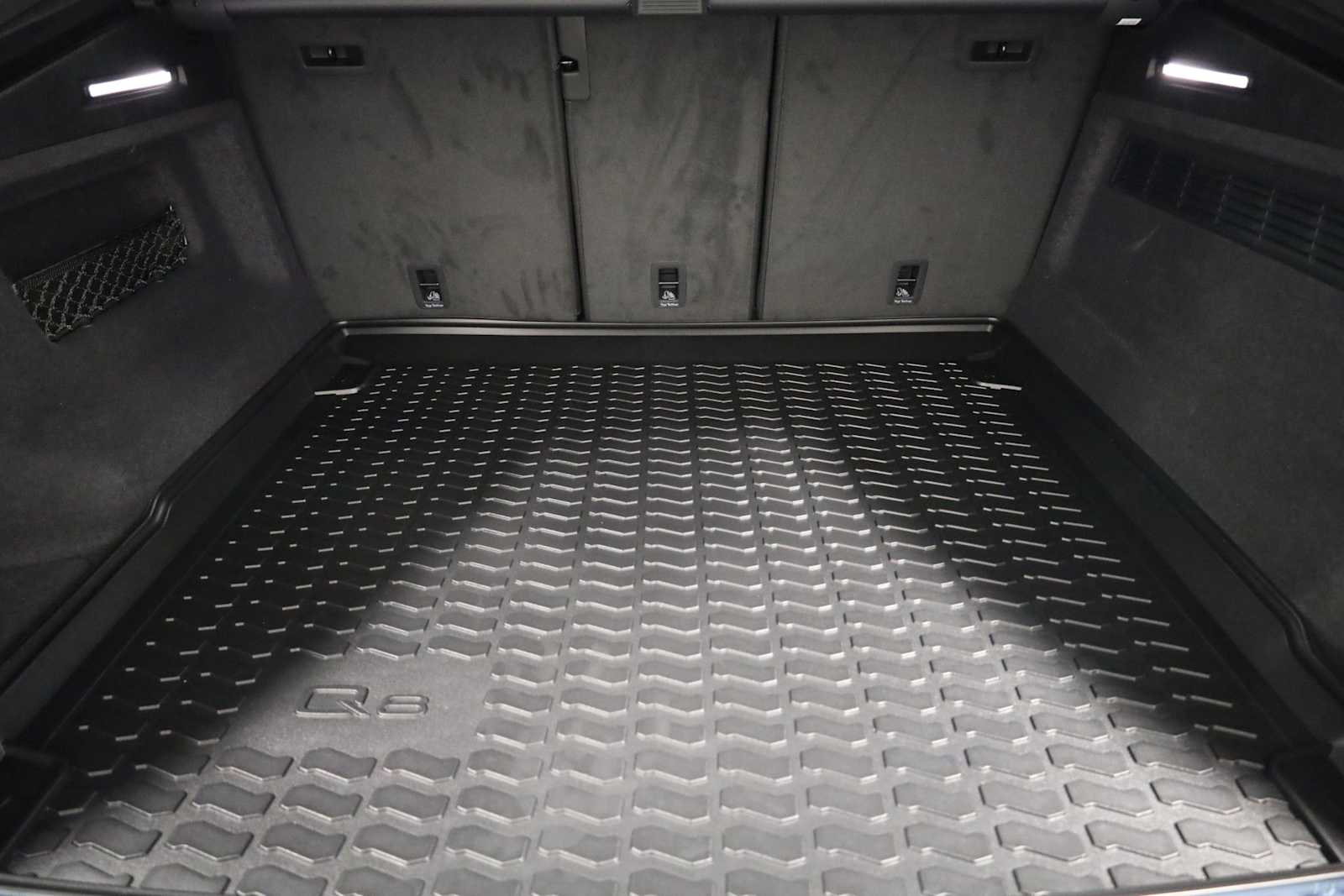 Thumbnail: 2026 Audi Q8 - 39