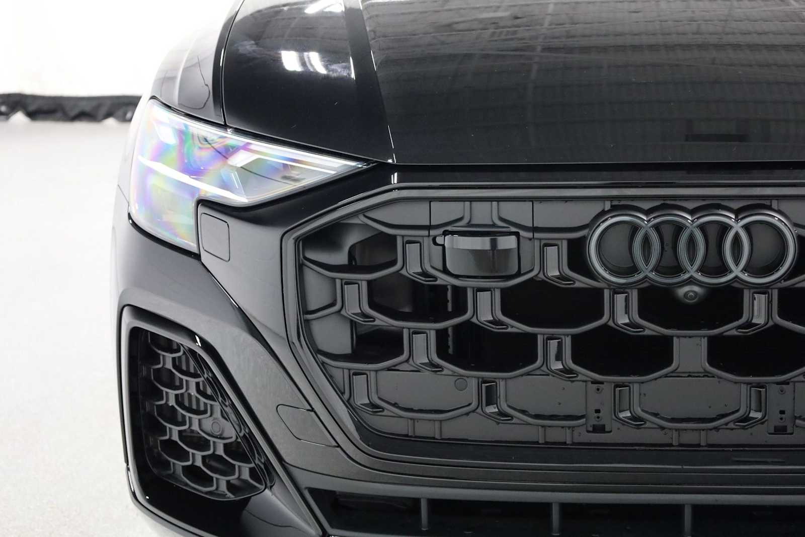 Thumbnail: 2026 Audi Q8 - 15