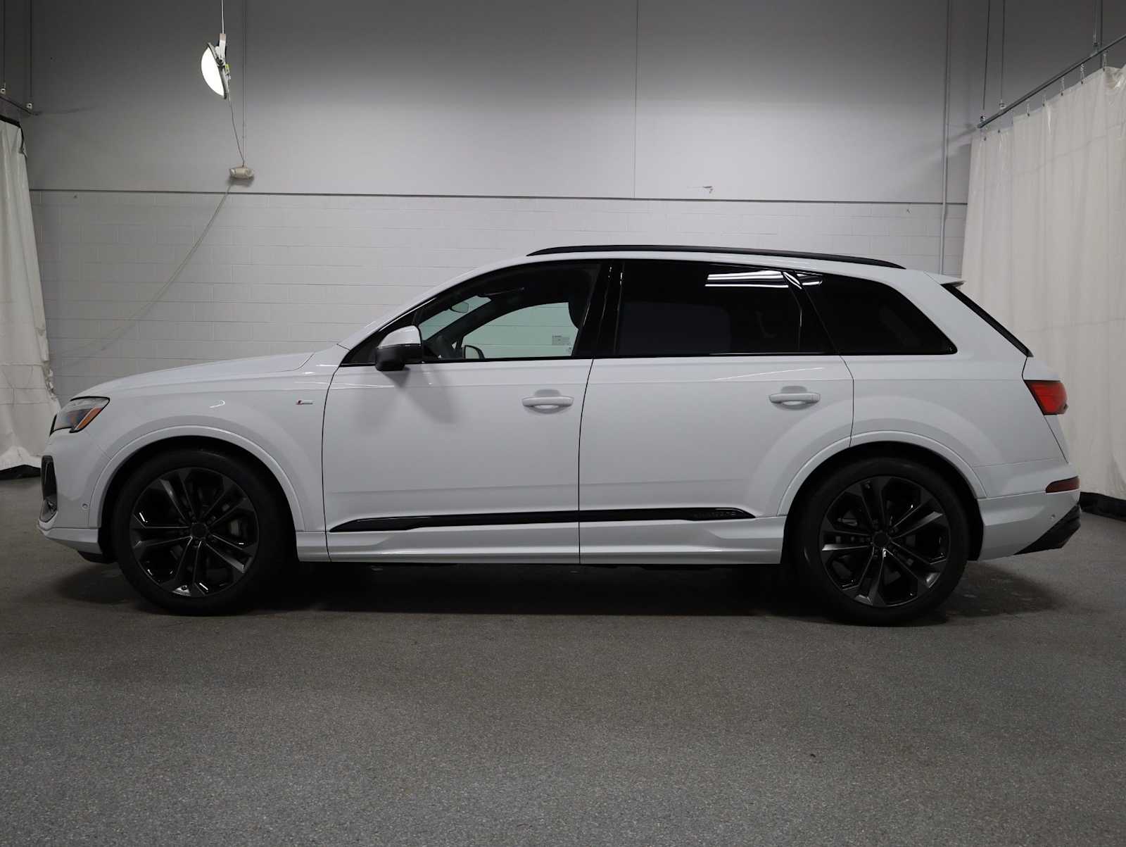 Thumbnail: 2026 Audi Q7 - 2