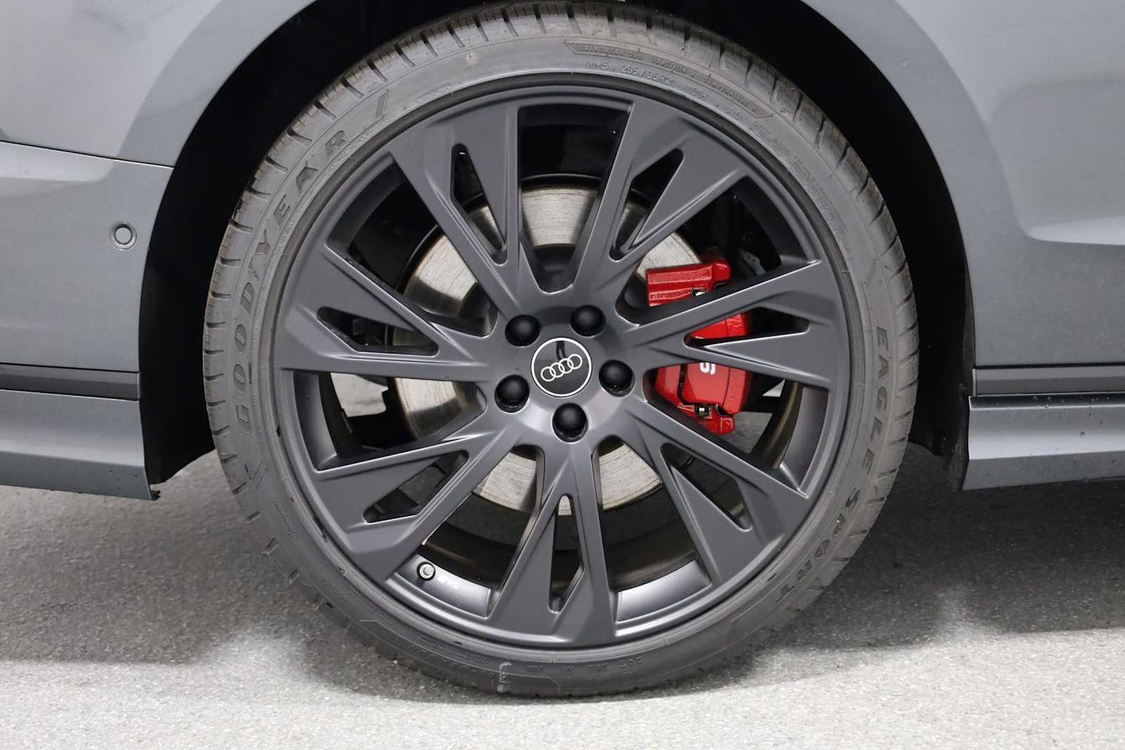 Thumbnail: 2025 Audi S8 - 36