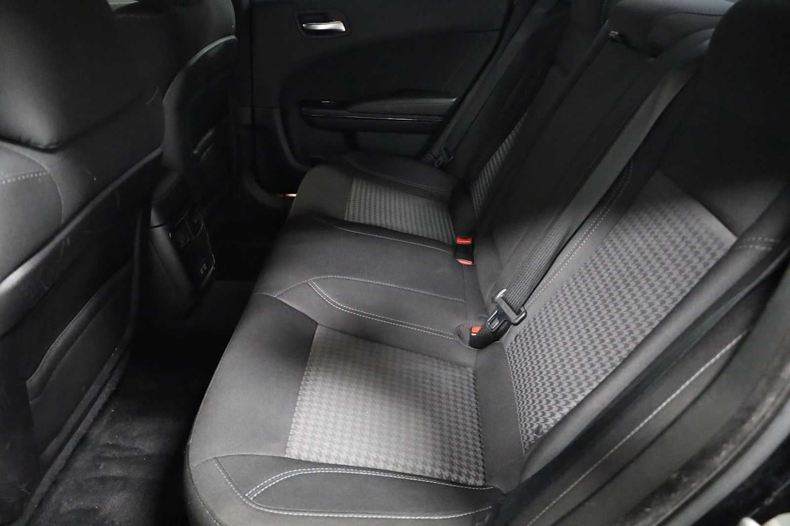 Thumbnail: 2018 Dodge Charger - 31