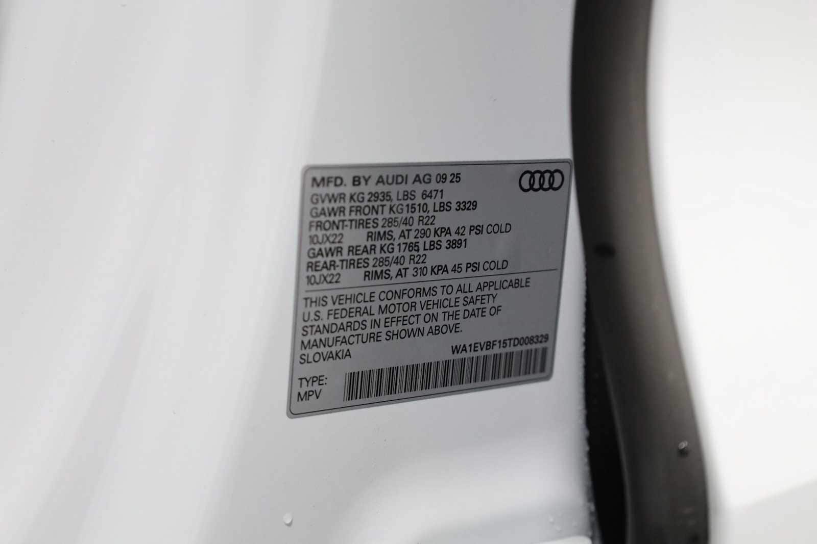 Thumbnail: 2026 Audi Q8 - 42