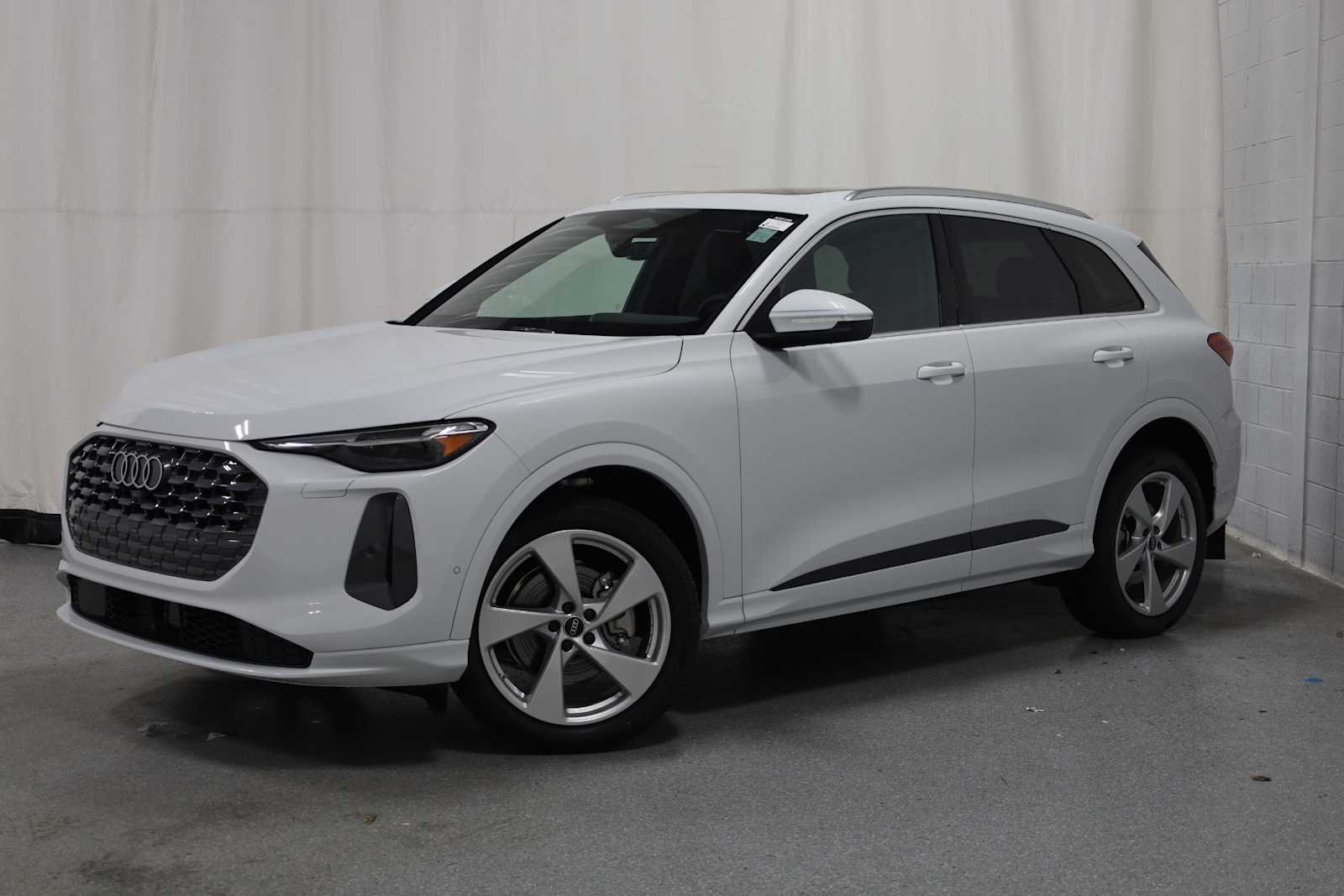 Thumbnail: 2025 Audi Q5 - 9