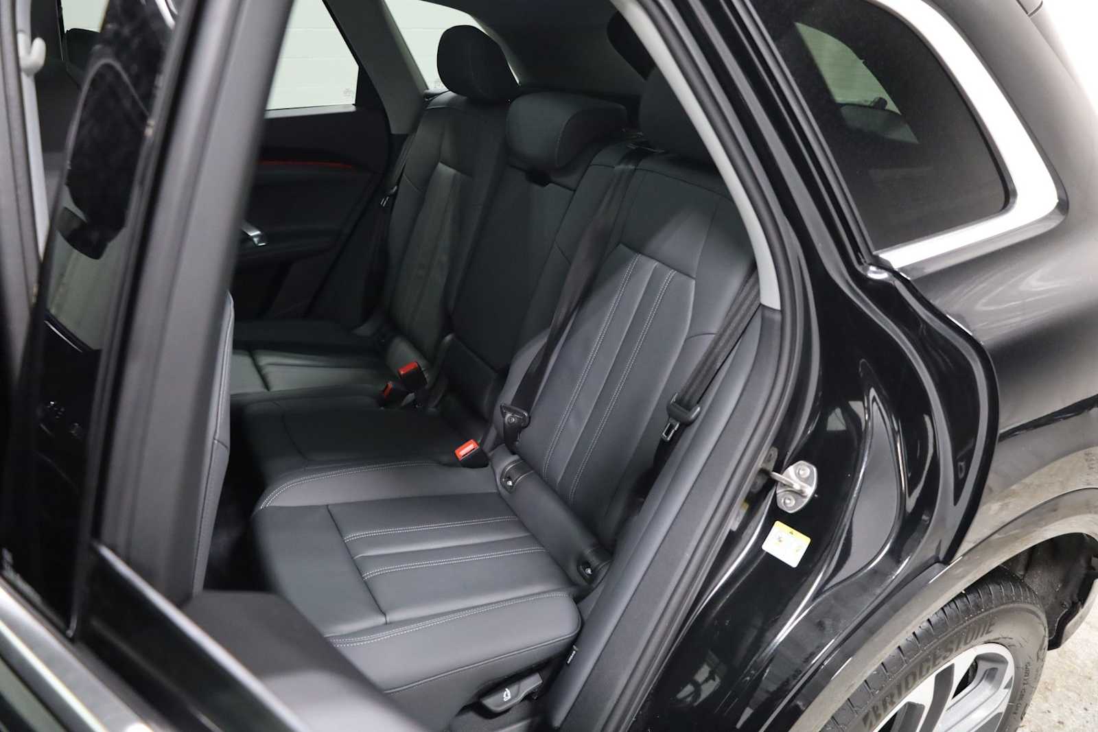 Thumbnail: 2025 Audi Q5 - 33