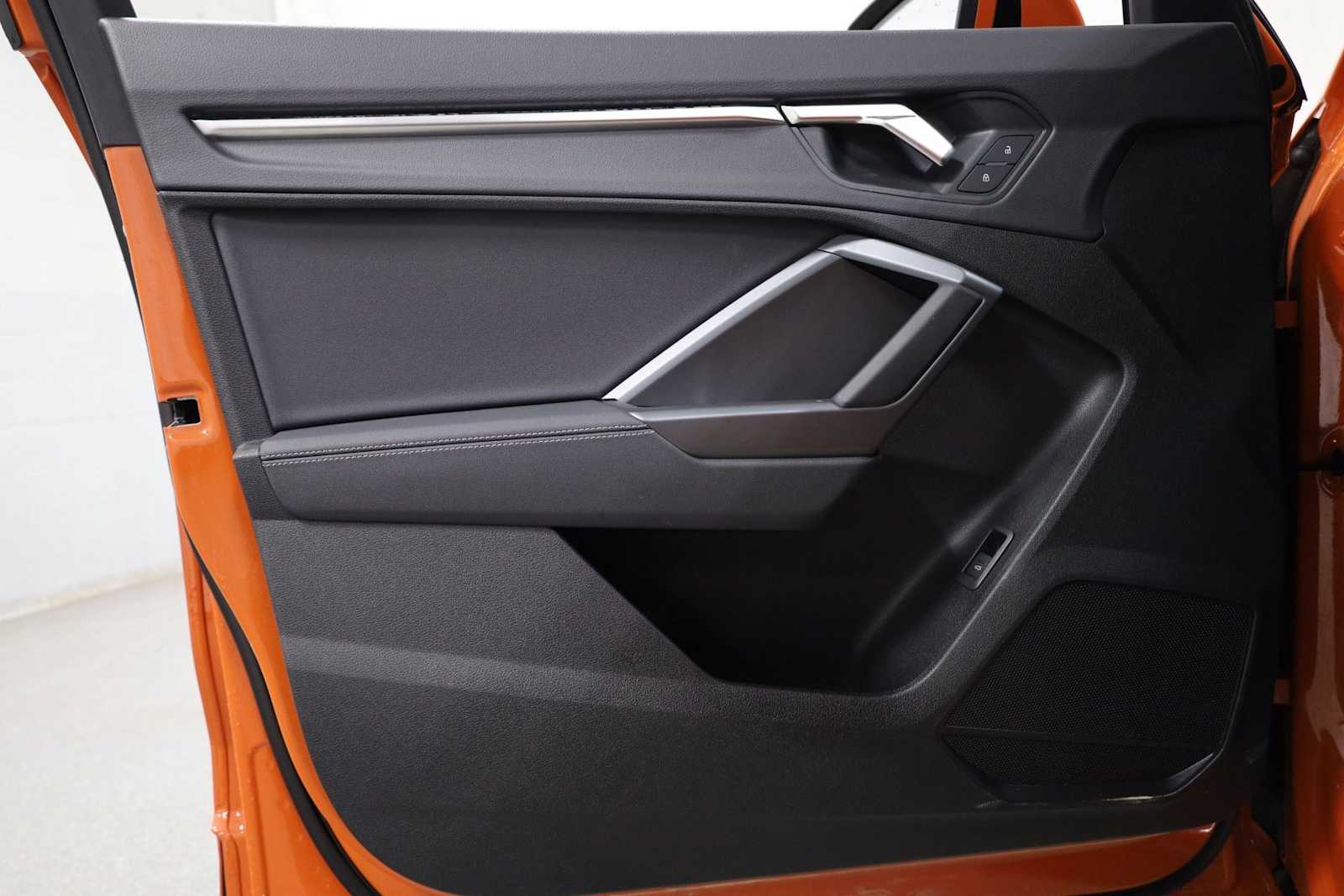 Thumbnail: 2025 Audi Q3 - 16