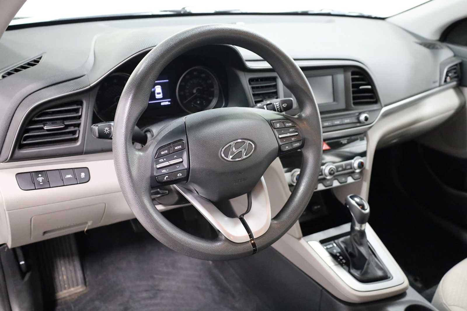 Thumbnail: 2020 Hyundai Elantra - 4