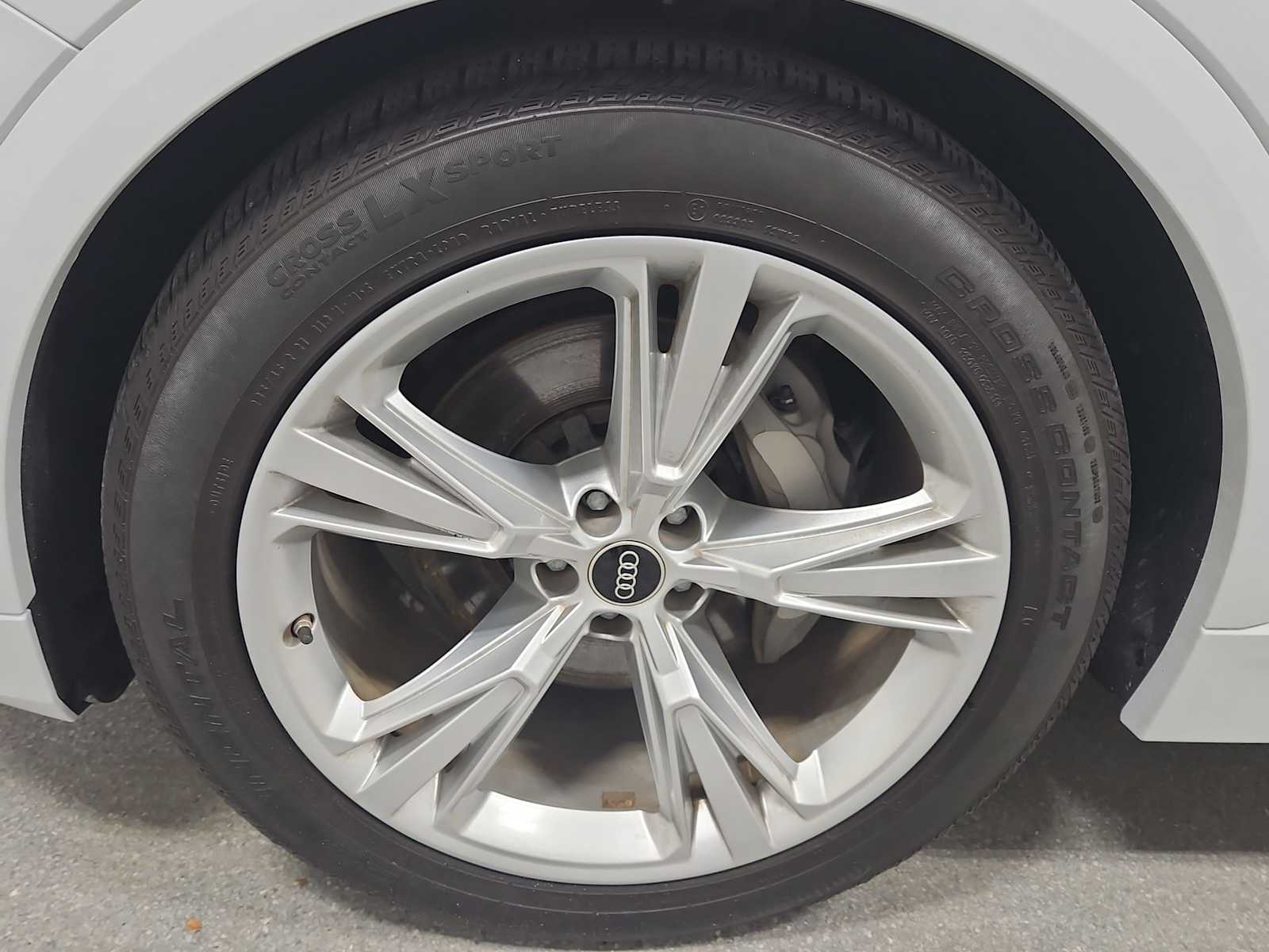 Thumbnail: 2023 Audi Q8 - 37