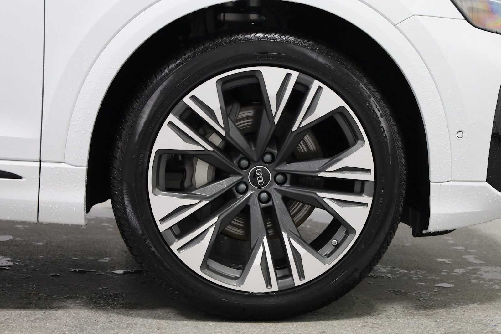 Thumbnail: 2026 Audi Q8 - 12