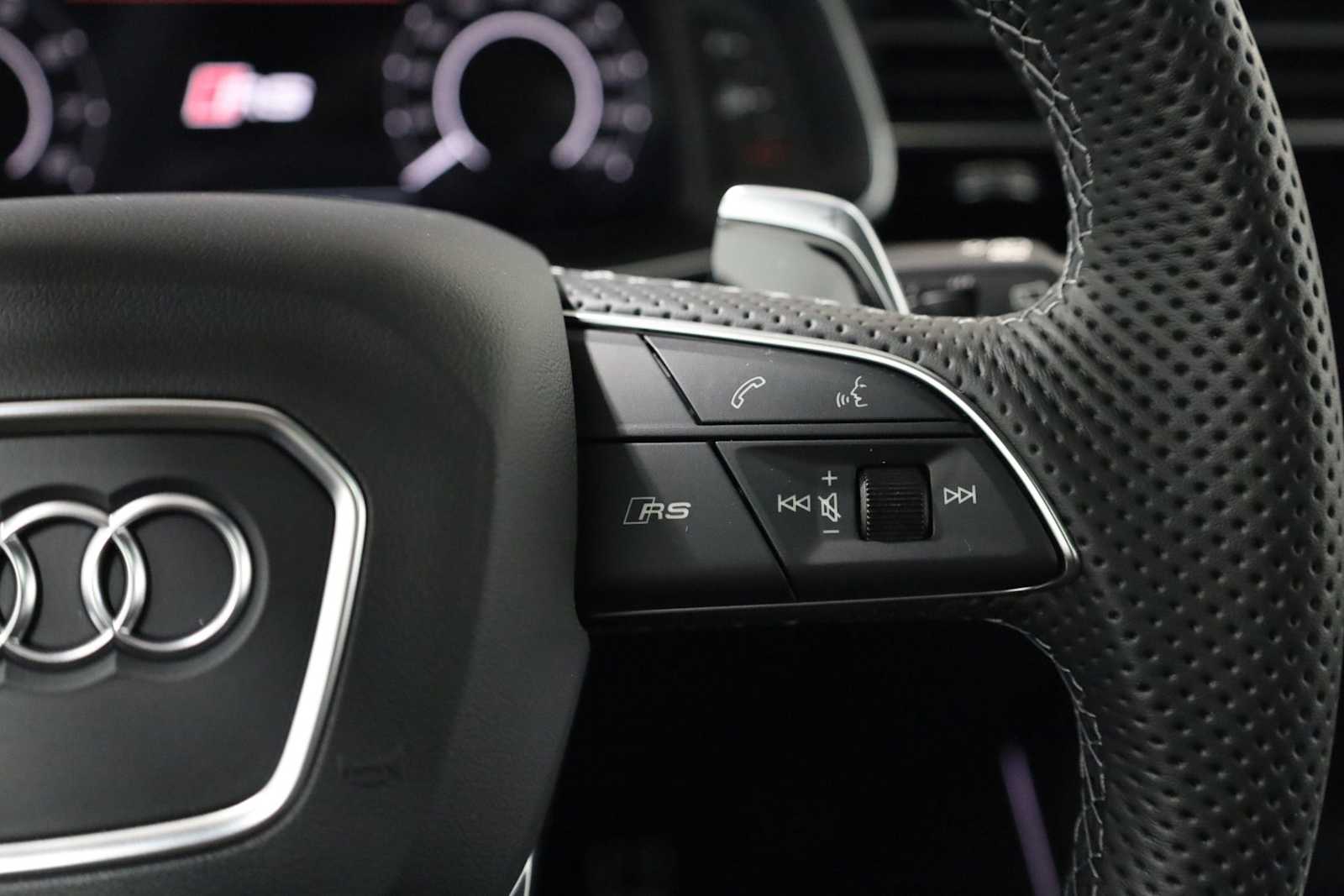 Thumbnail: 2026 Audi RS Q8 - 25