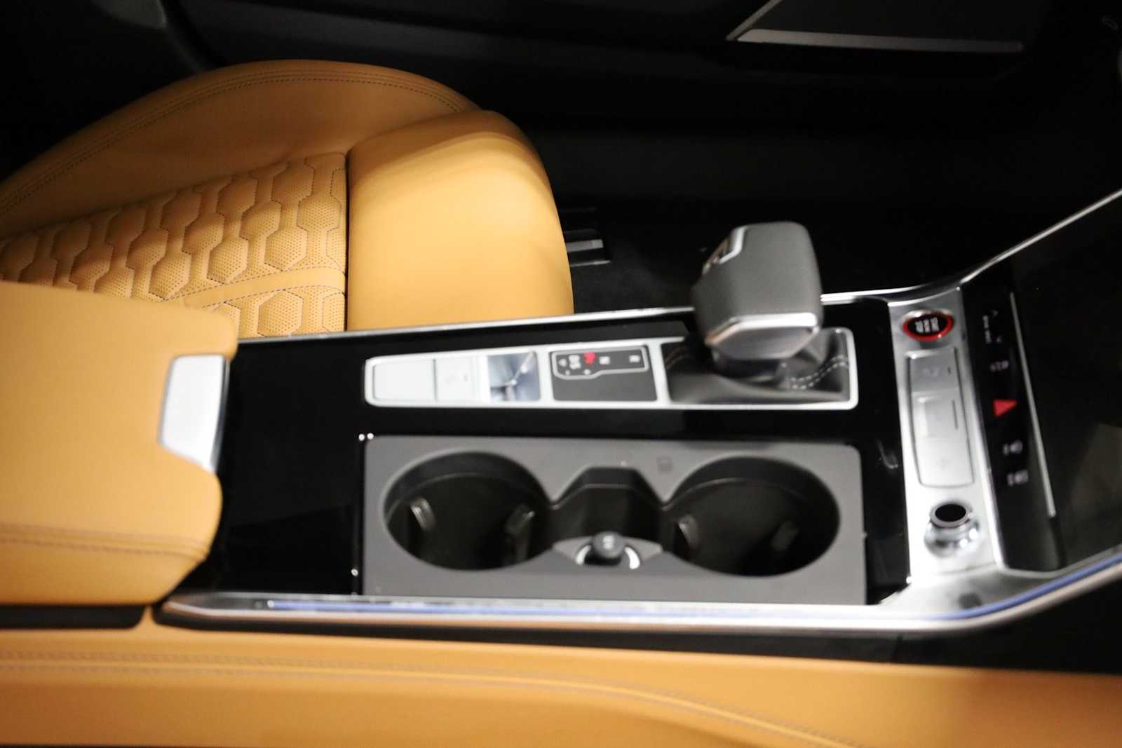 Thumbnail: 2026 Audi RS 6 - 20