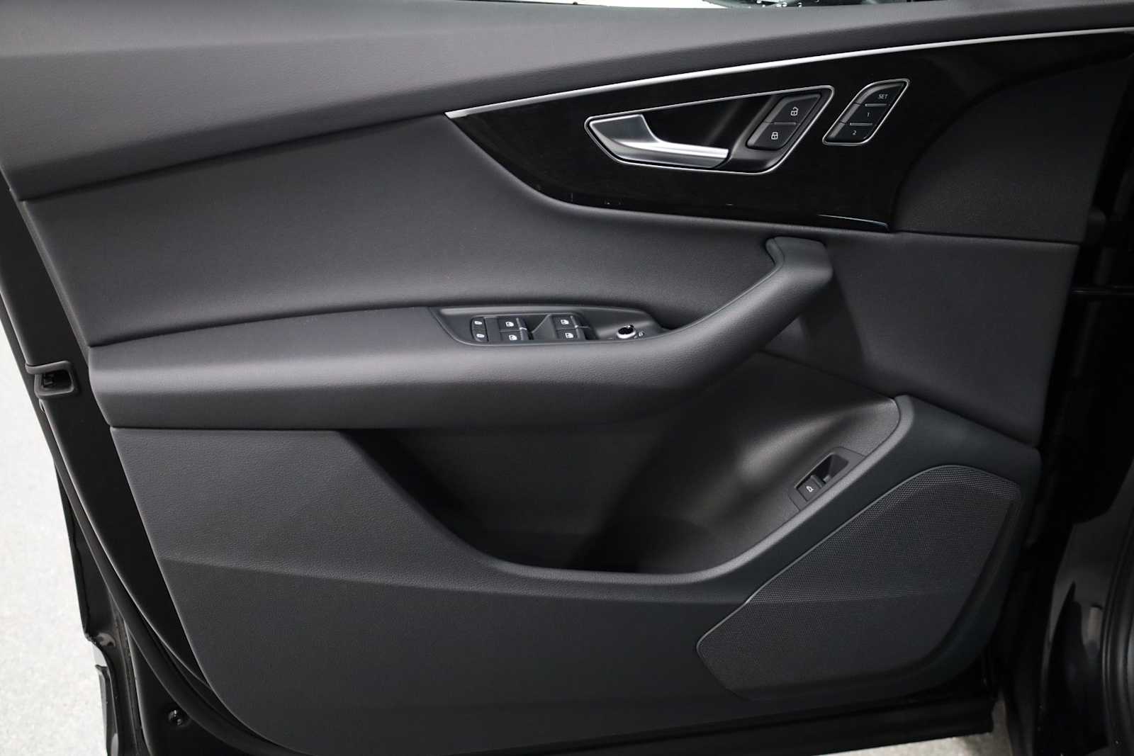 Thumbnail: 2026 Audi Q7 - 16