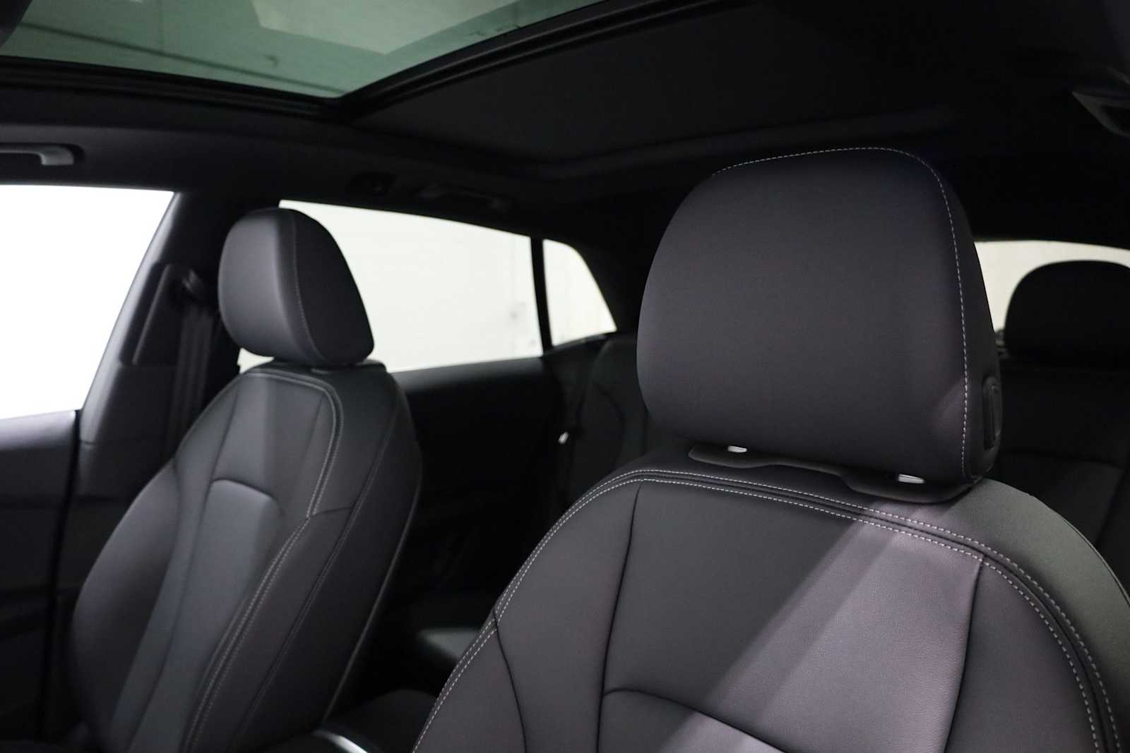 Thumbnail: 2025 Audi Q8 - 17