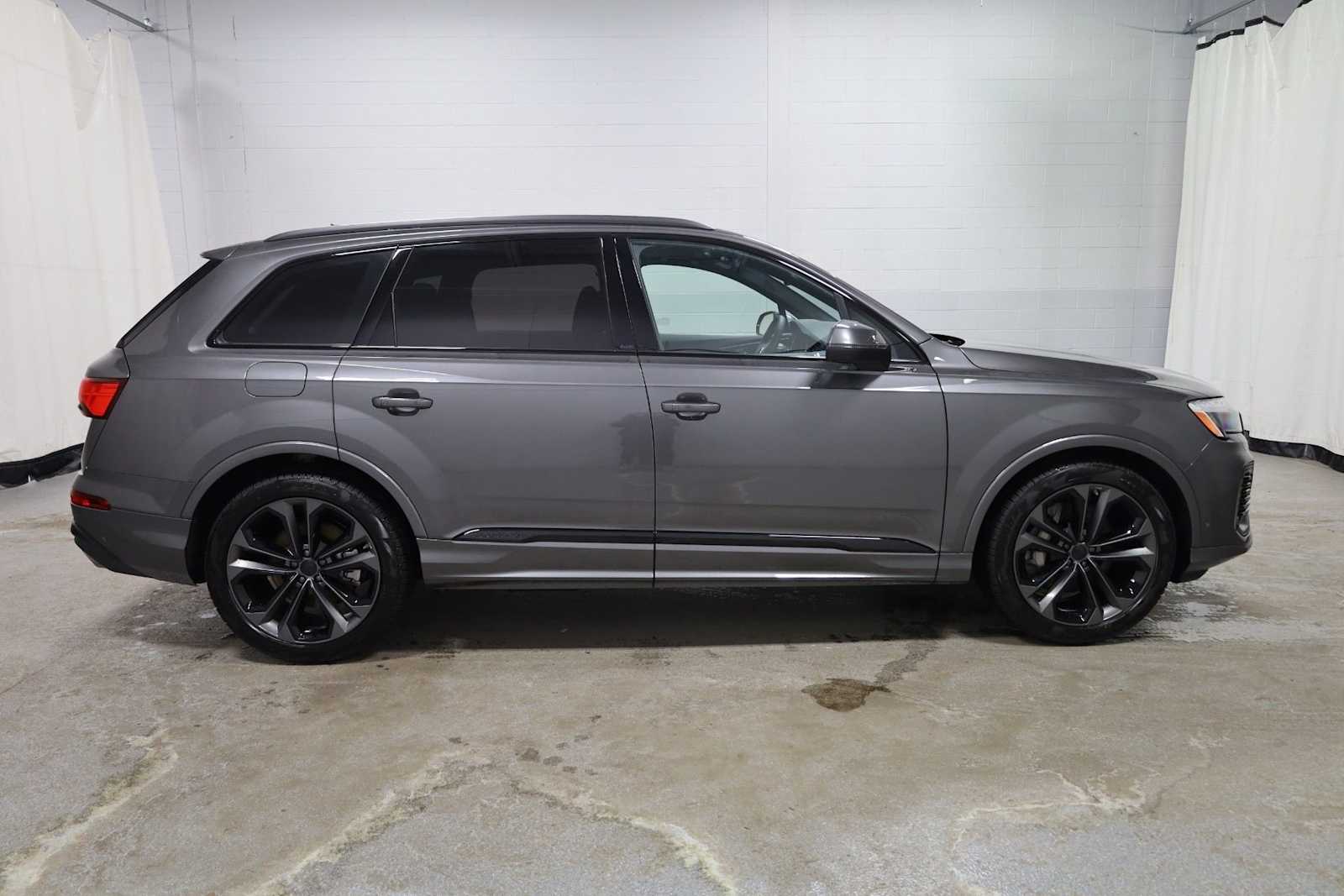 Thumbnail: 2026 Audi Q7 - 10