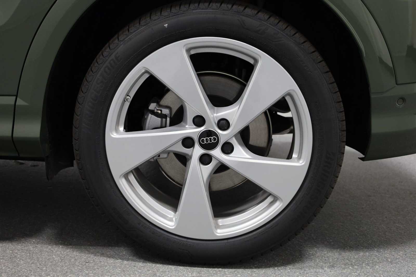 Thumbnail: 2025 Audi Q5 - 36