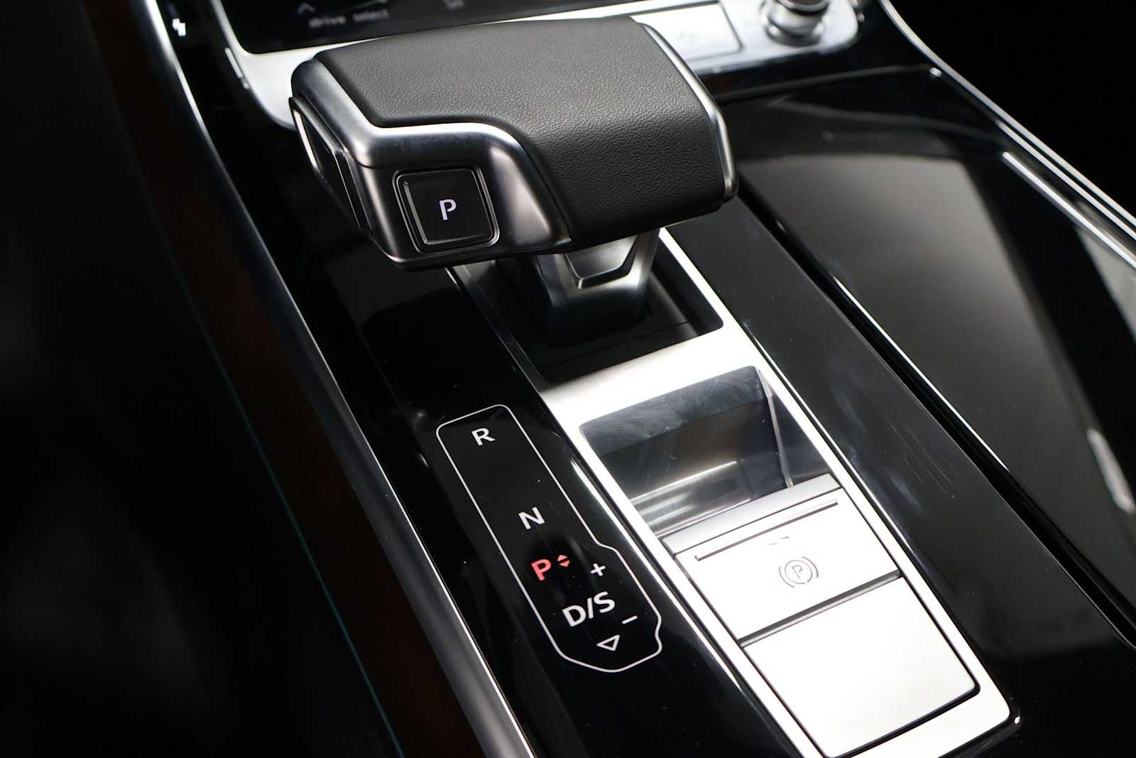 Thumbnail: 2025 Audi A8 - 27