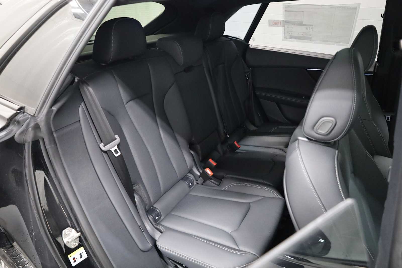 Thumbnail: 2026 Audi Q8 - 34