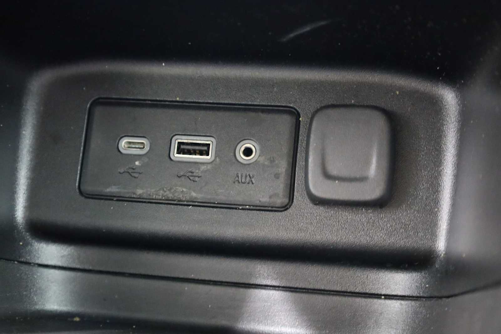 Thumbnail: 2021 Chevrolet Equinox - 31