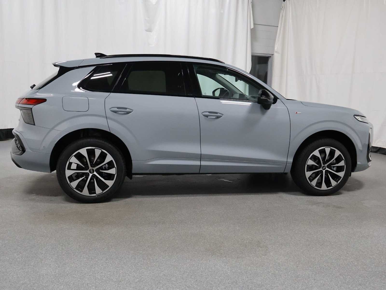 Thumbnail: 2026 Audi Q3 - 10