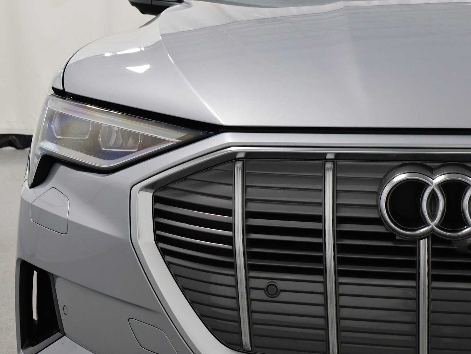 Thumbnail: 2019 Audi e-tron - 14