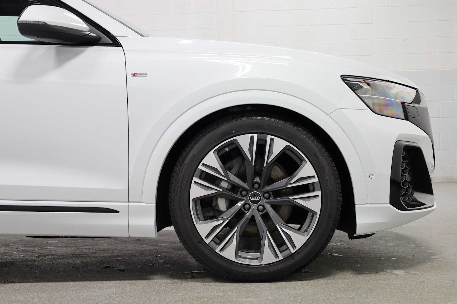 Thumbnail: 2026 Audi Q8 - 11