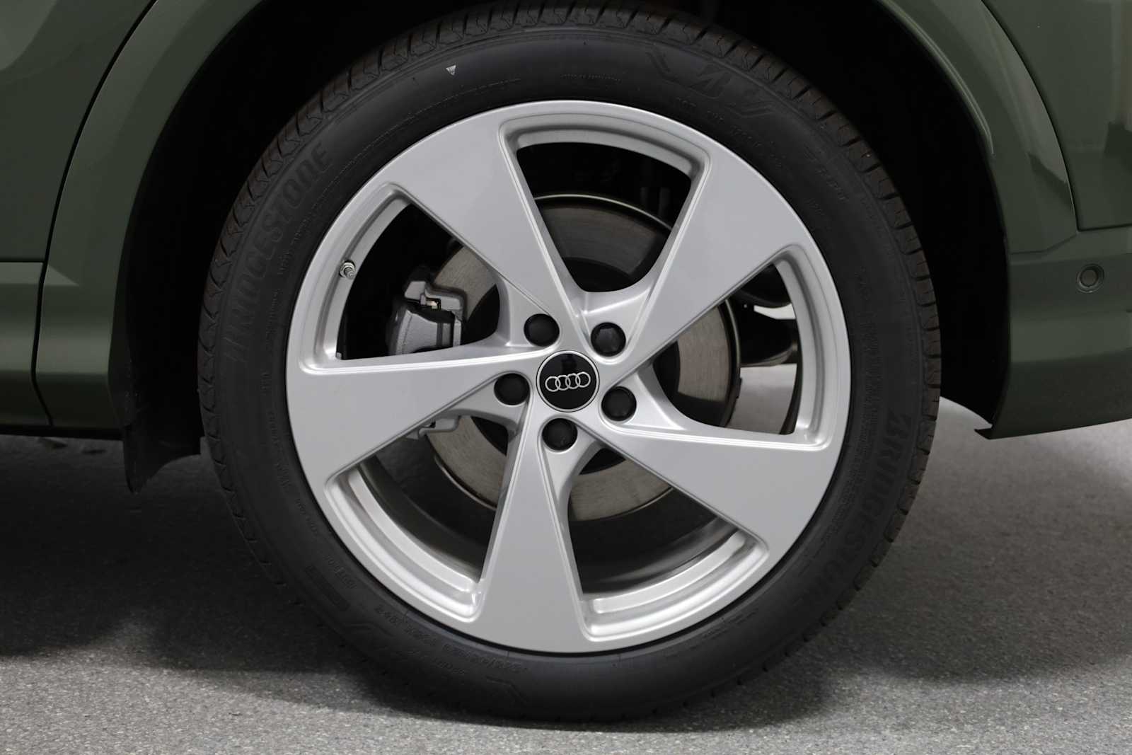 Thumbnail: 2025 Audi Q5 - 36