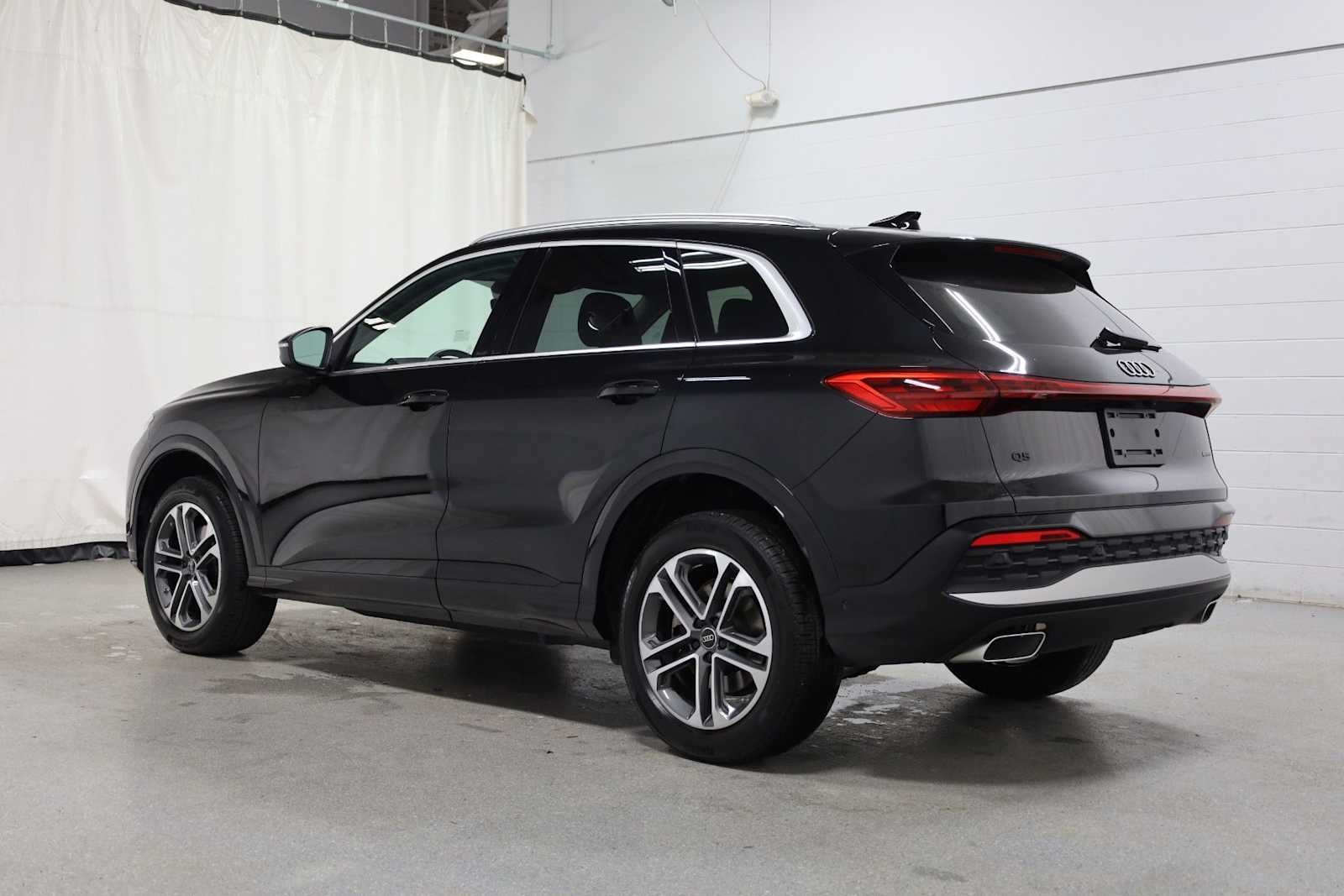 Thumbnail: 2025 Audi Q5 - 3