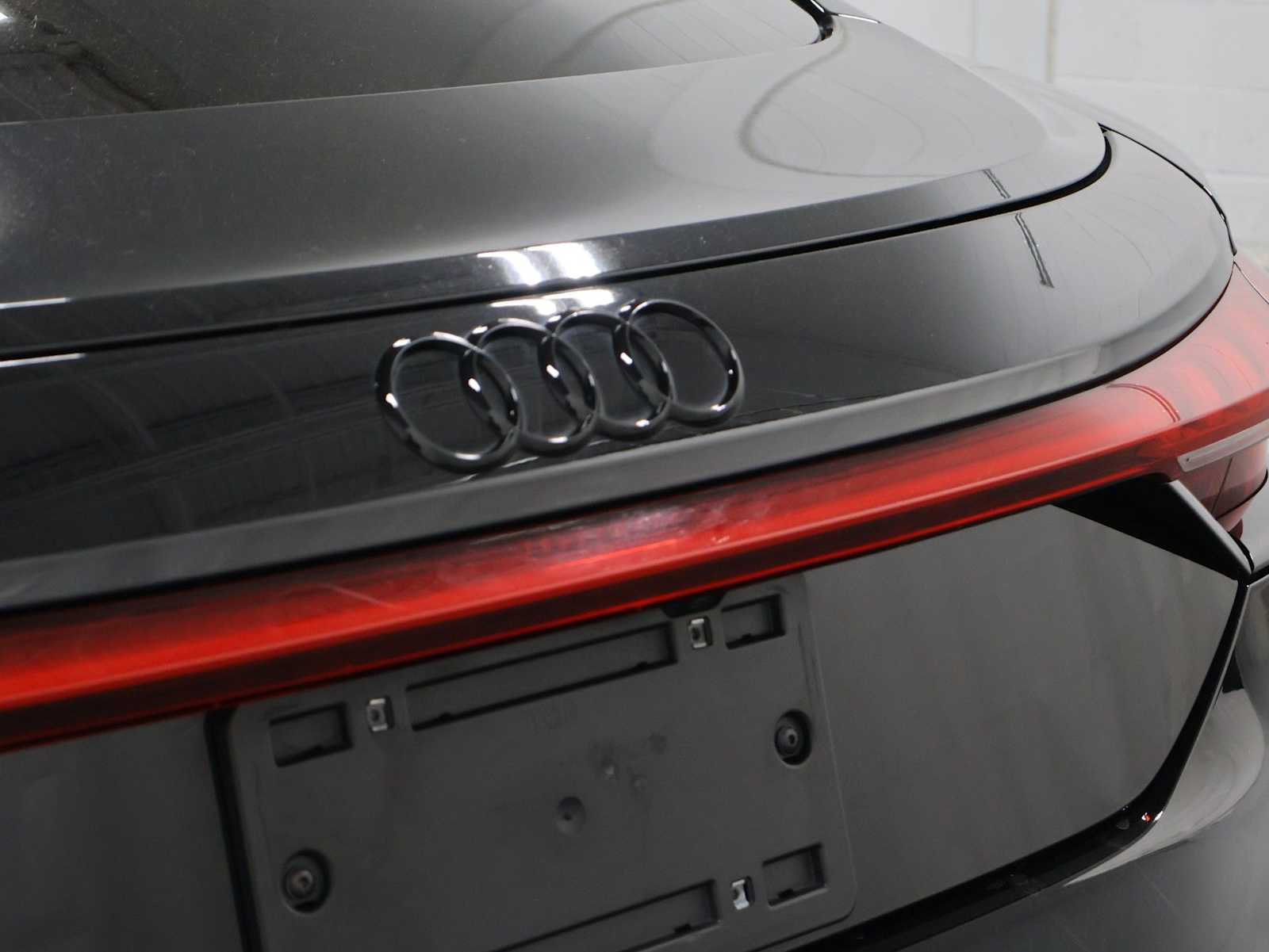 Thumbnail: 2023 Audi e-tron GT - 8