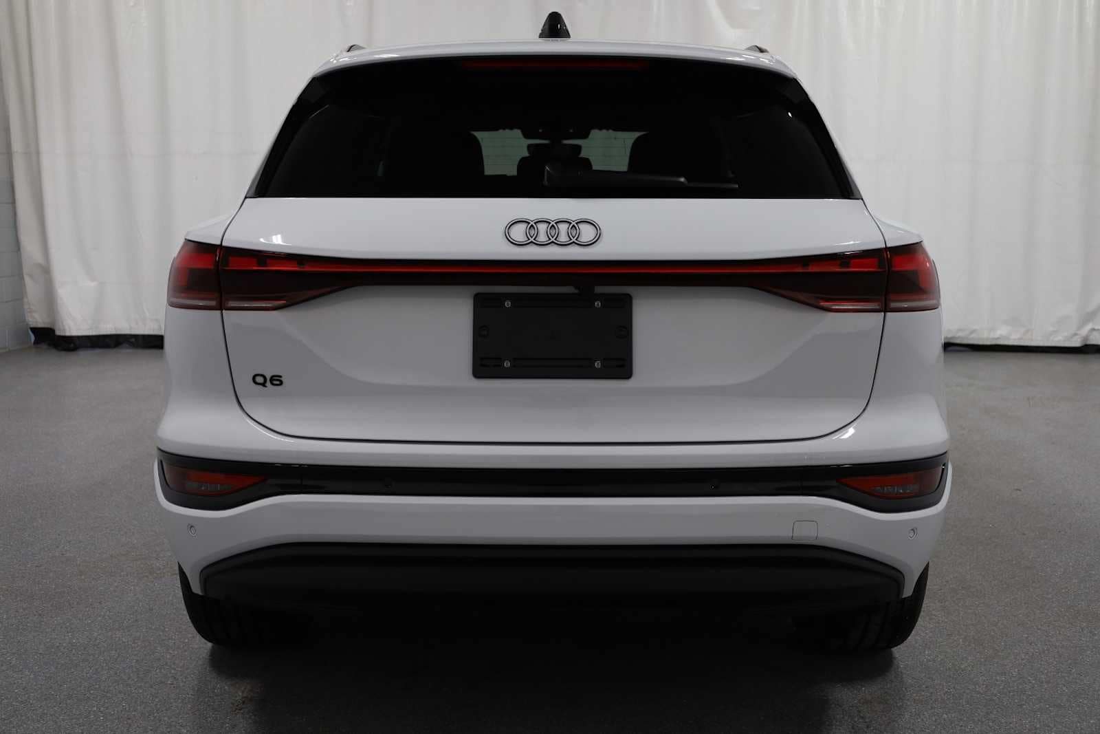 Thumbnail: 2025 Audi Q6 e-tron - 7