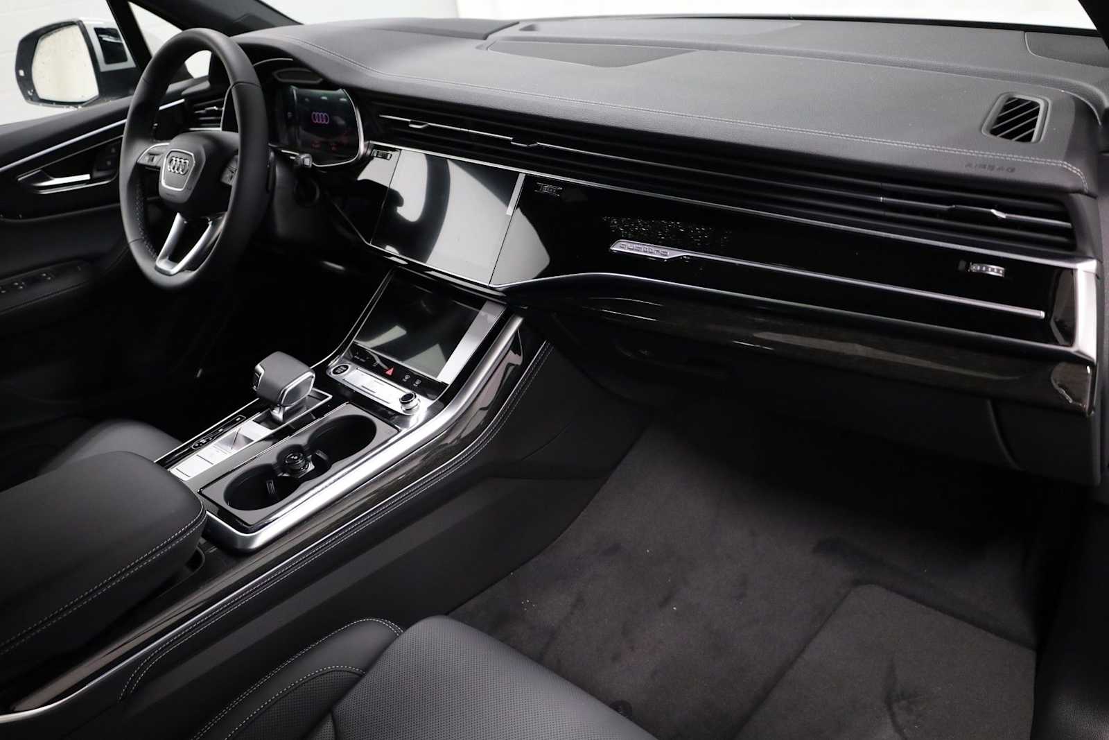 Thumbnail: 2026 Audi Q7 - 6