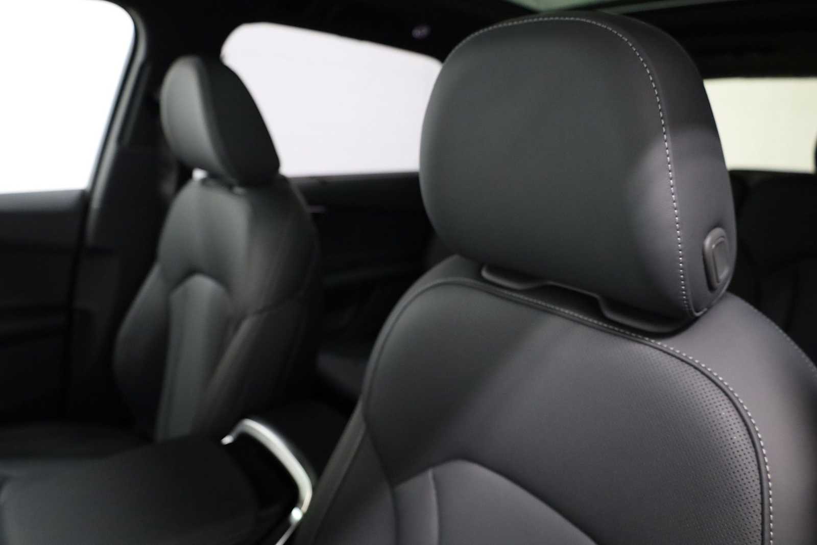 Thumbnail: 2026 Audi Q7 - 18