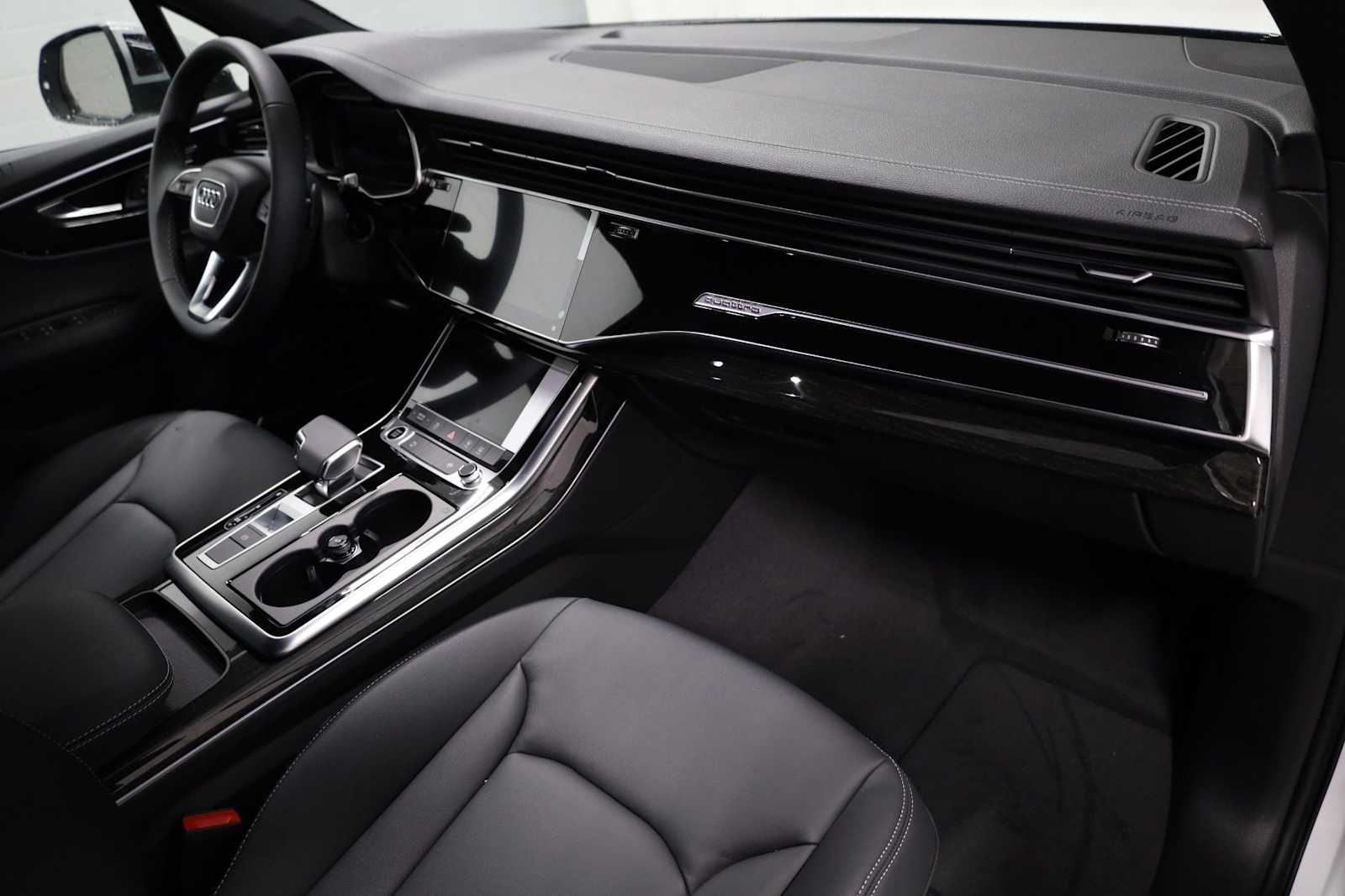 Thumbnail: 2026 Audi Q7 - 6