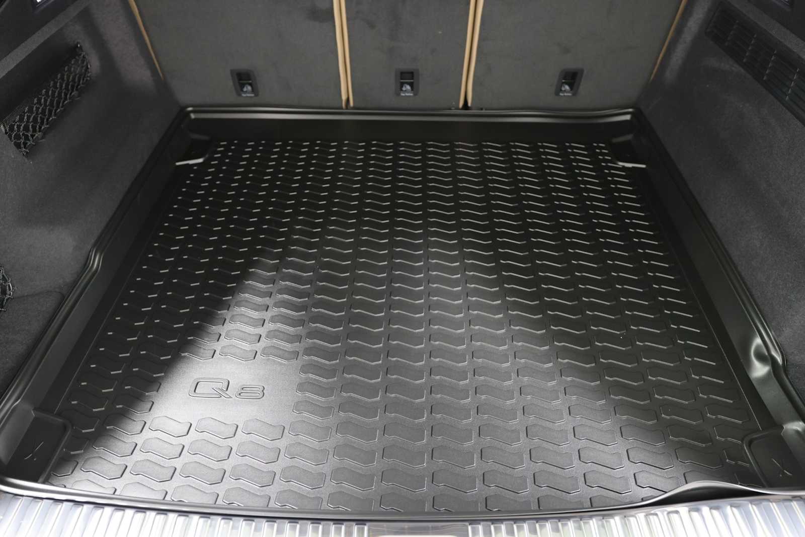 Thumbnail: 2025 Audi Q8 - 40